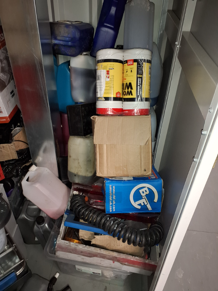 Kidderminster Storage Unit auction IB-2506
