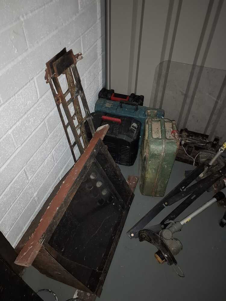 Wigan Self storage auction IB-6015