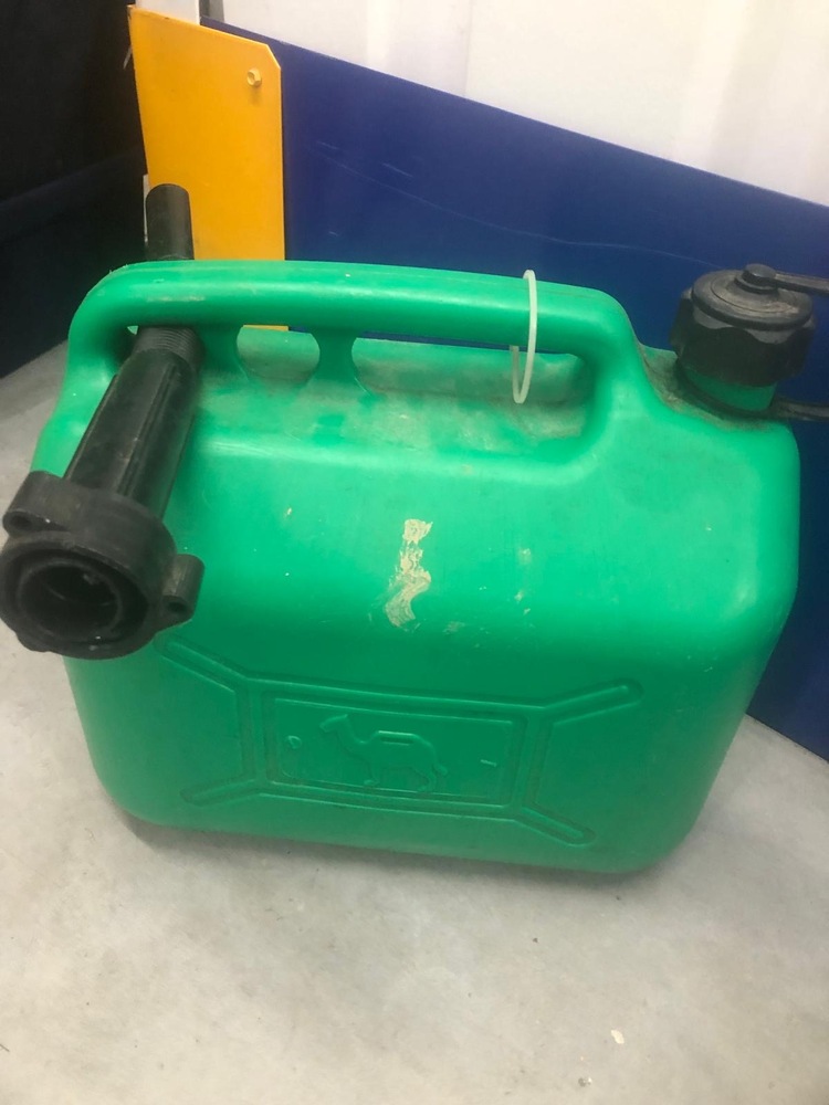 Eastbourne Self storage unit auction IB-7737 13