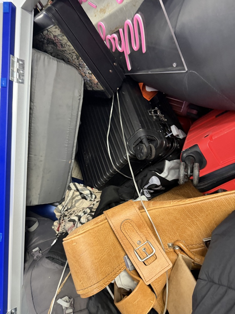 Paddington Self storage unit auction IB-6166