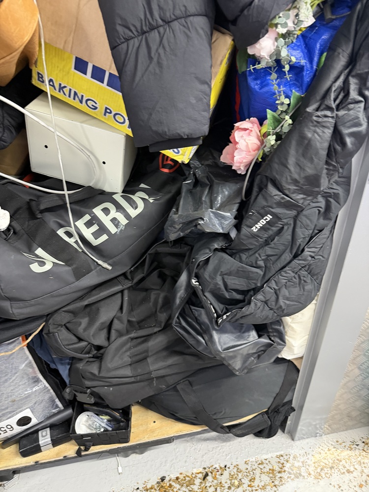 Paddington storage facility unit auction IB-6166