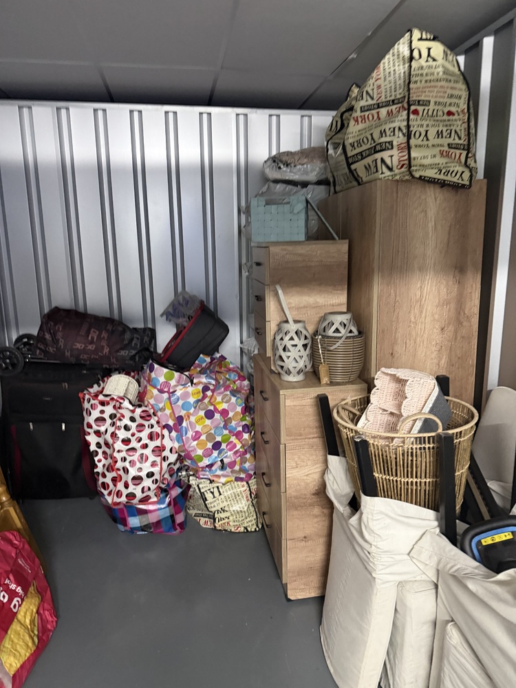 Edgware Self storage auction IB-6210 14