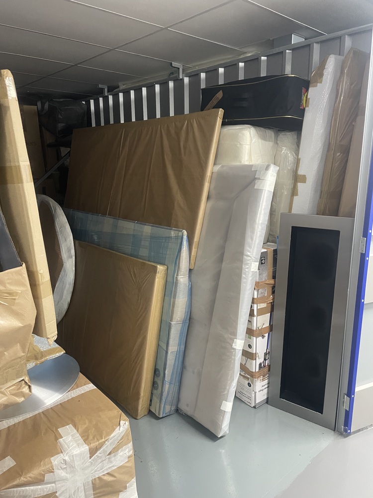 Morden Storage auction IB-2780