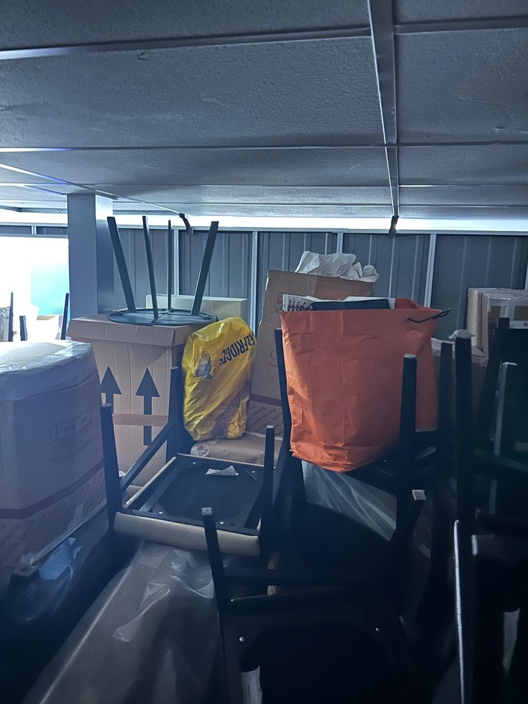 Morden Storage Unit auction IB-2780 22