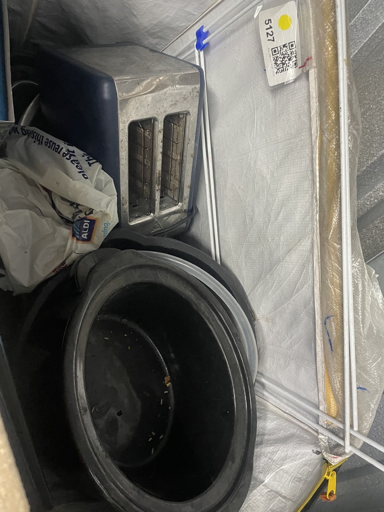 Morden Storage Unit auction IB-9634