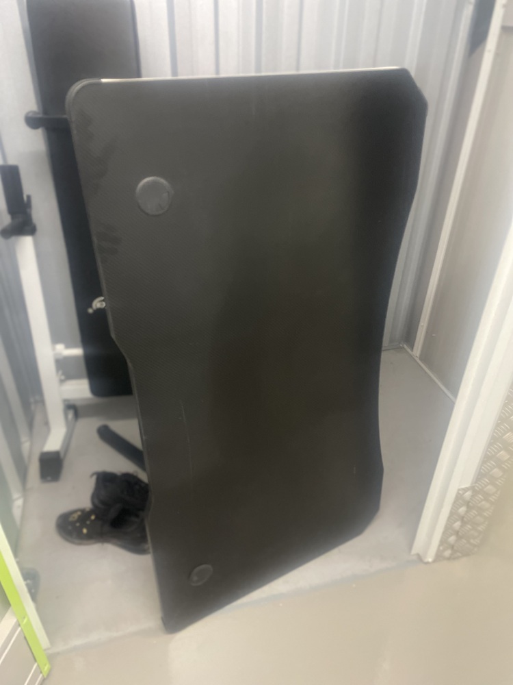 Heathrow Storage auction IB-1102