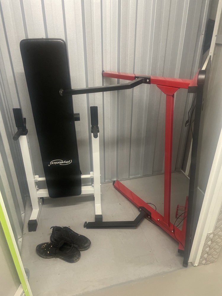 Heathrow Storage Unit auction IB-1102