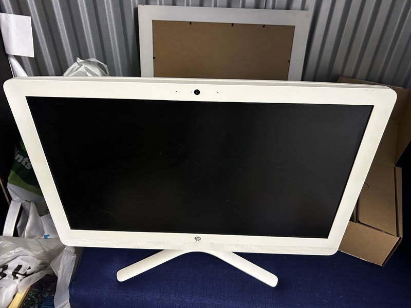 Southampton Self storage unit auction IB-9718