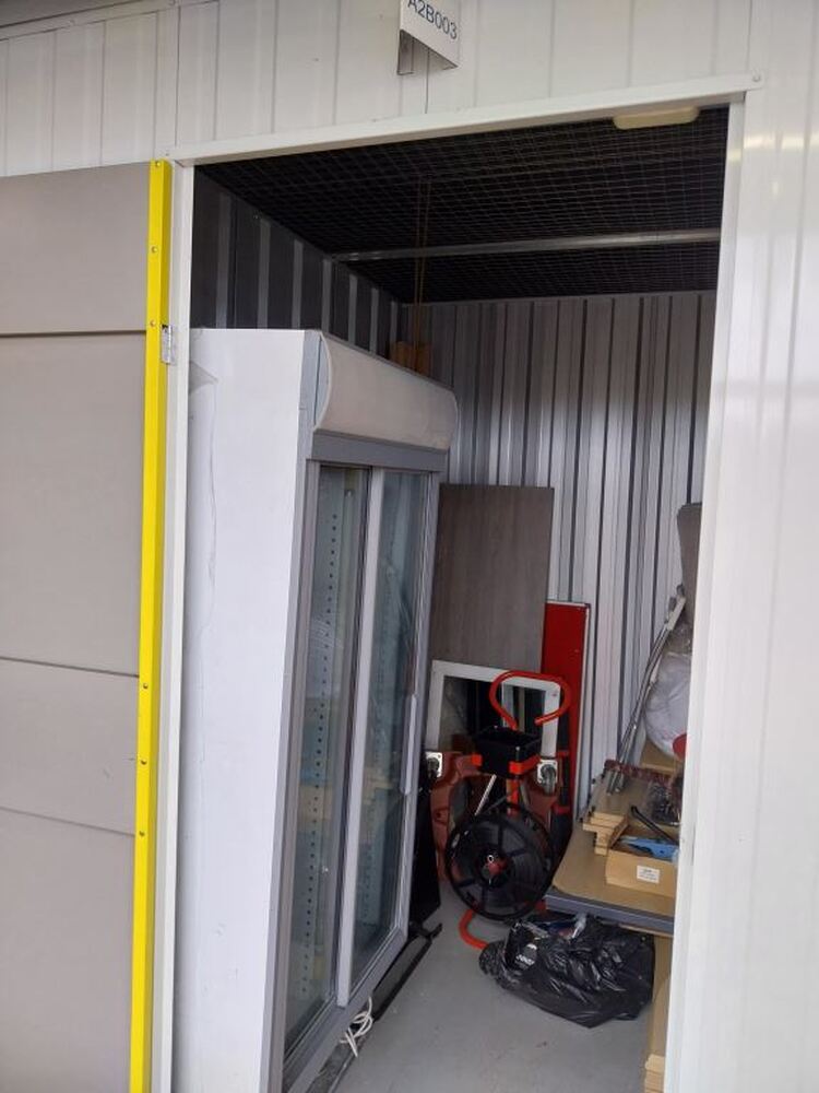 Storage Giant Telford Self storage unit auction IB-8646