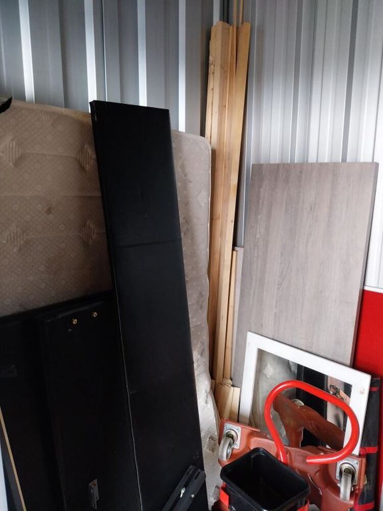 Storage Giant Telford storage facility unit auction IB-8646