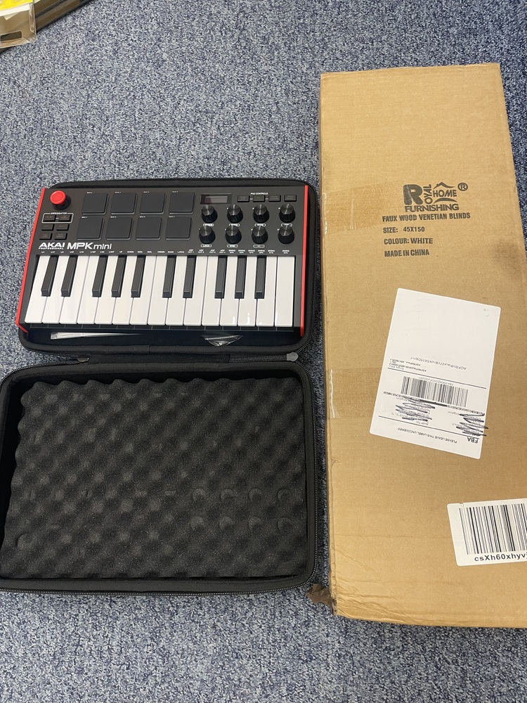 Guildford Self storage unit auction IB-3089
