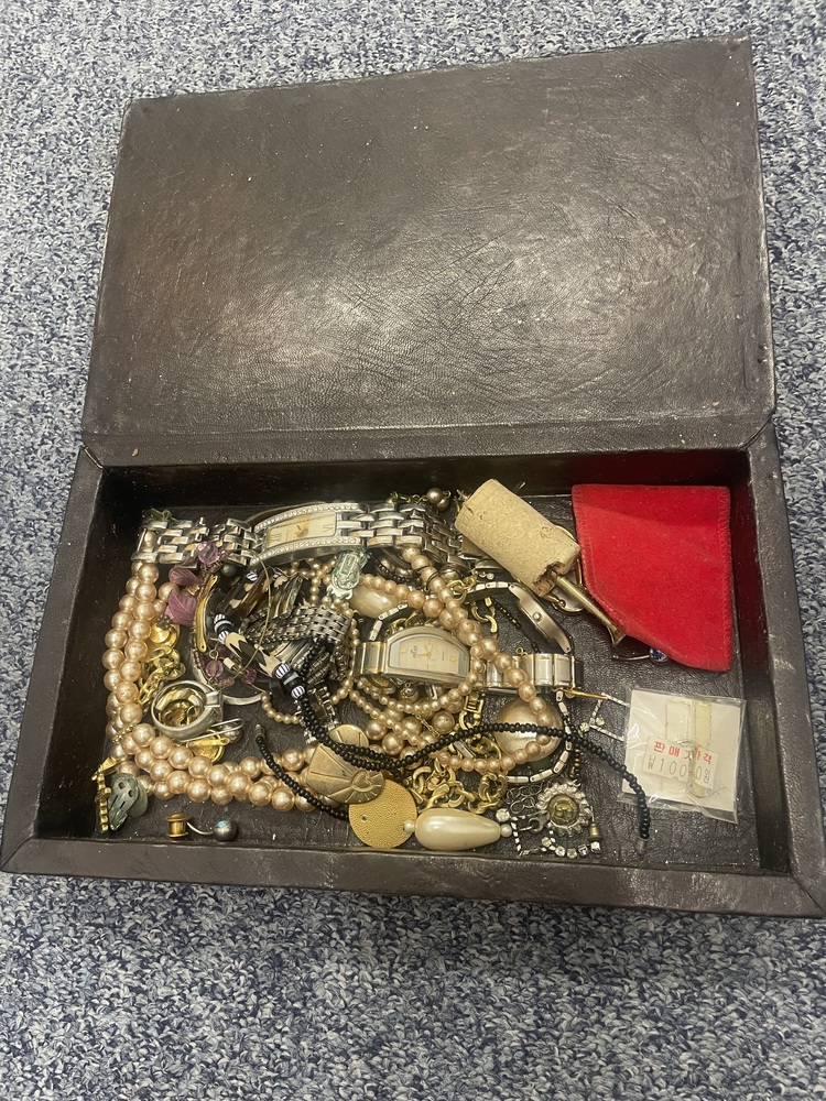 Guildford Storage auction IB-3089 20