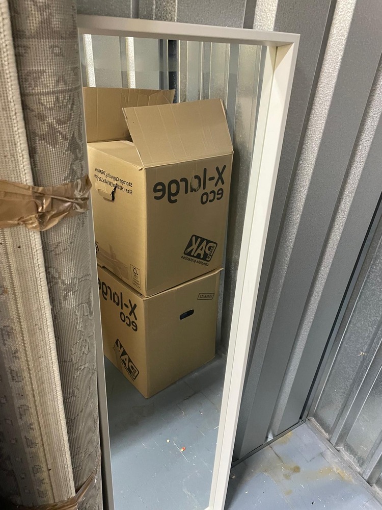 Enfield Self storage unit auction IB-1039 13