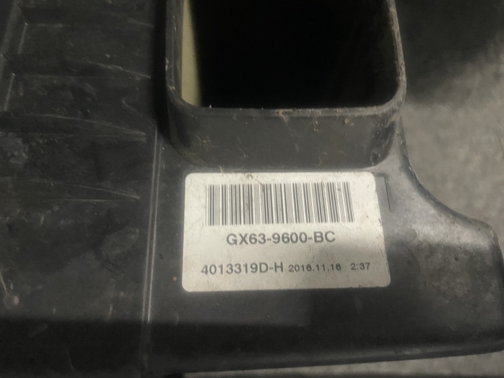 Staples Corner storage facility unit auction IB-9860