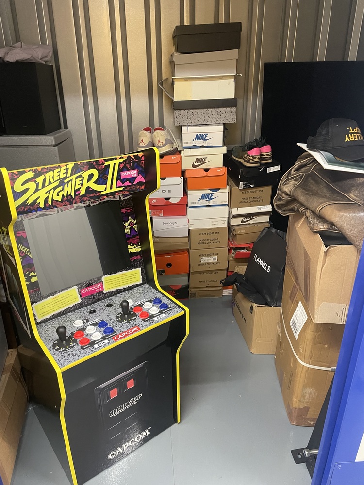 Staples Corner Storage Unit auction IB-8162