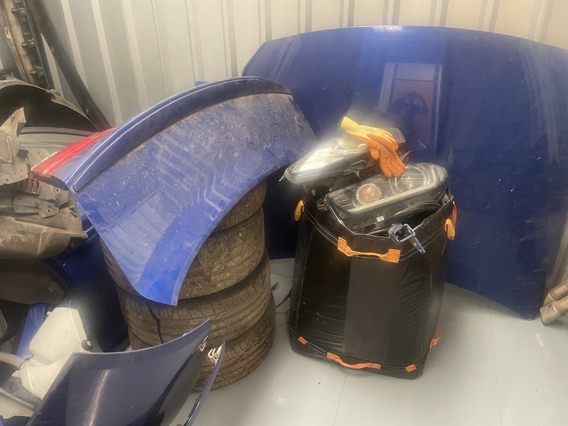 Staples Corner Storage Unit auction IB-3489