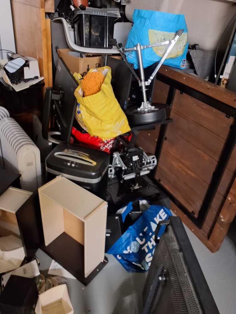 Leeds Self storage unit auction IB-1095