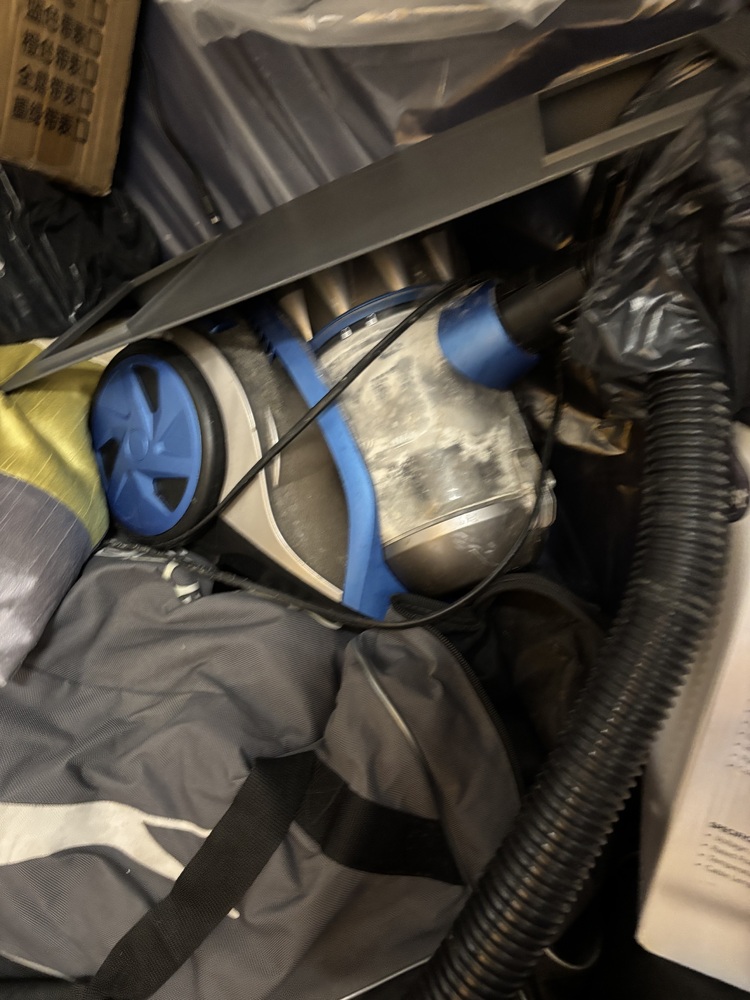 Battersea Lombard storage facility unit auction IB-4213