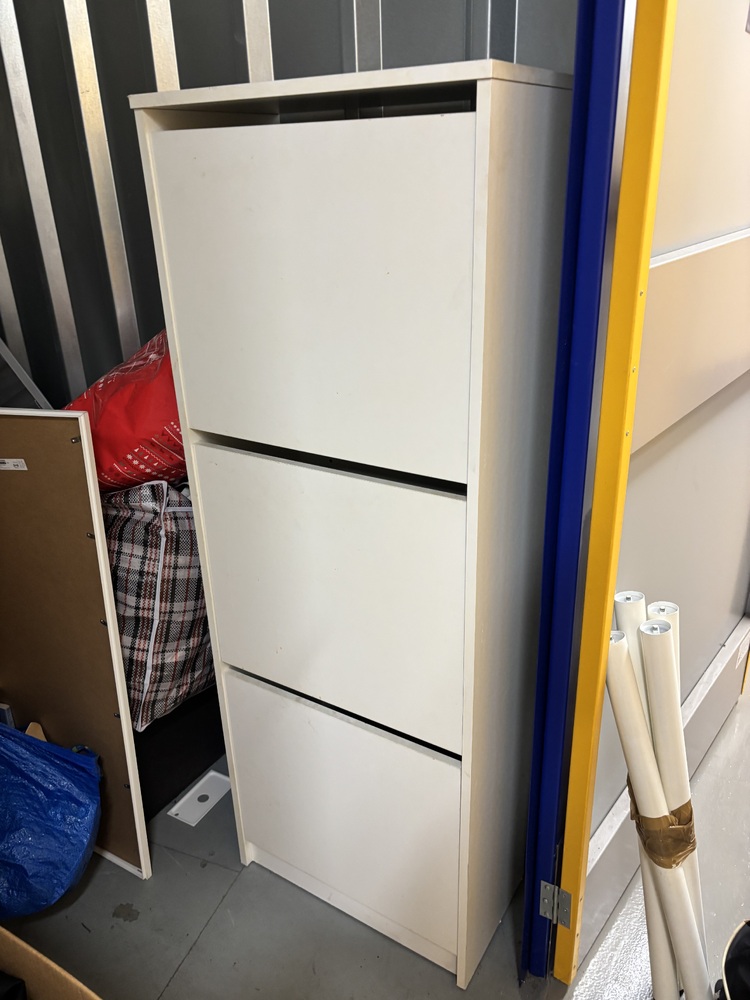 Battersea Lombard Self storage auction IB-7594