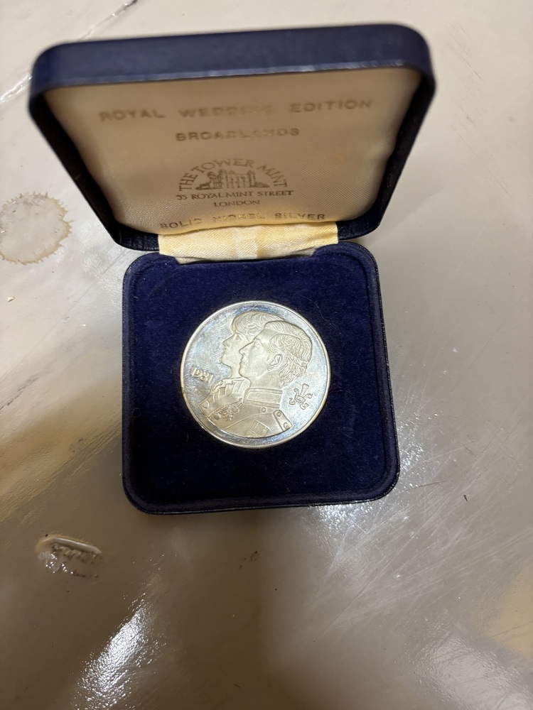 Battersea Lombard storage facility unit auction IB-7594