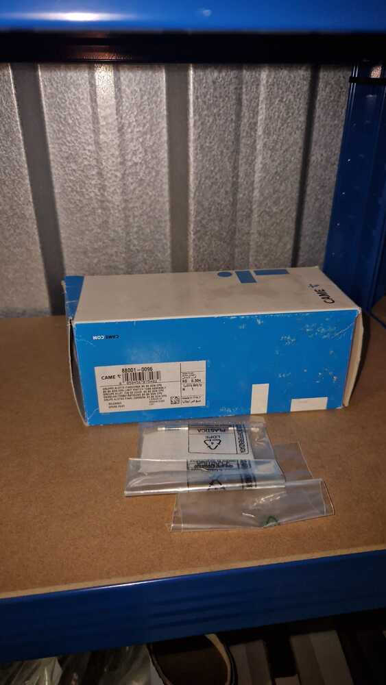 DERBY storage facility unit auction IB-6883 16