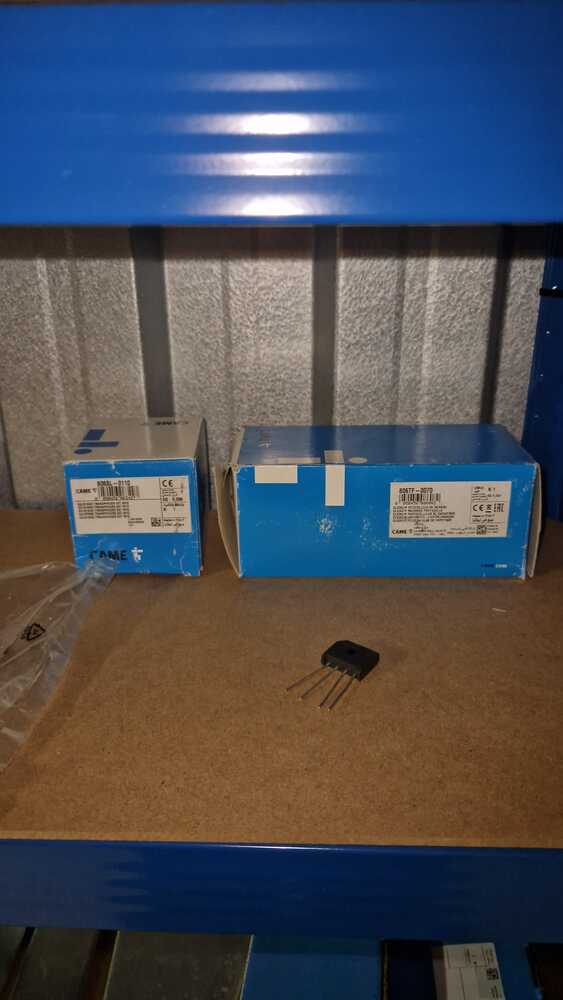 DERBY storage facility unit auction IB-6883 26
