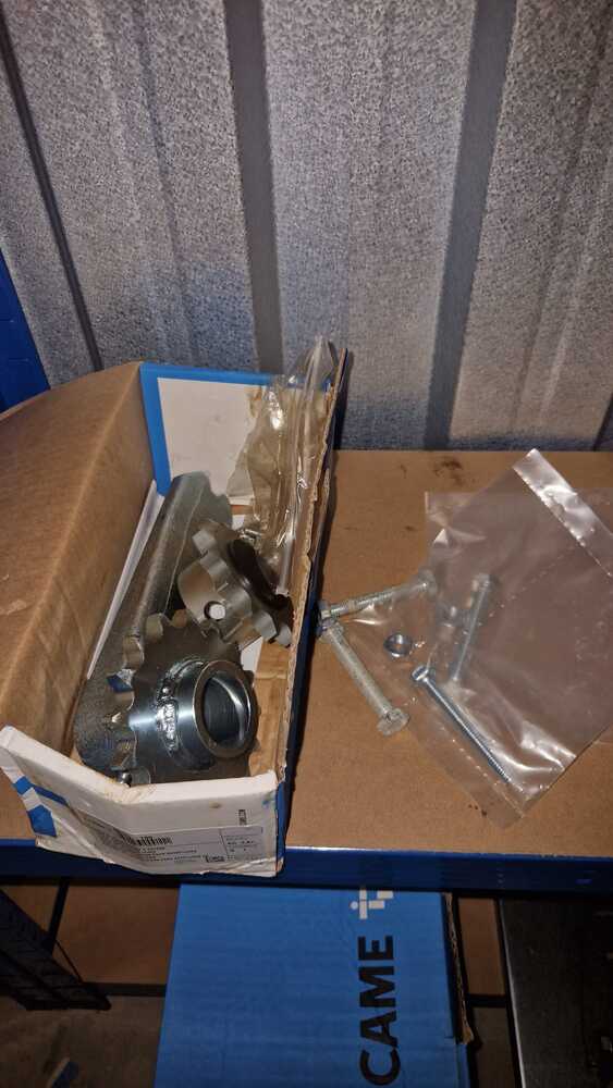 DERBY Storage Unit auction IB-6883 32