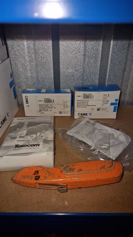 DERBY storage facility unit auction IB-6883 36