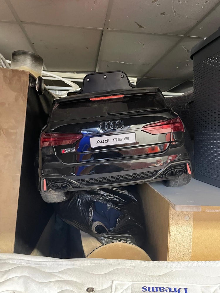 New Cross Self storage auction IB-5152