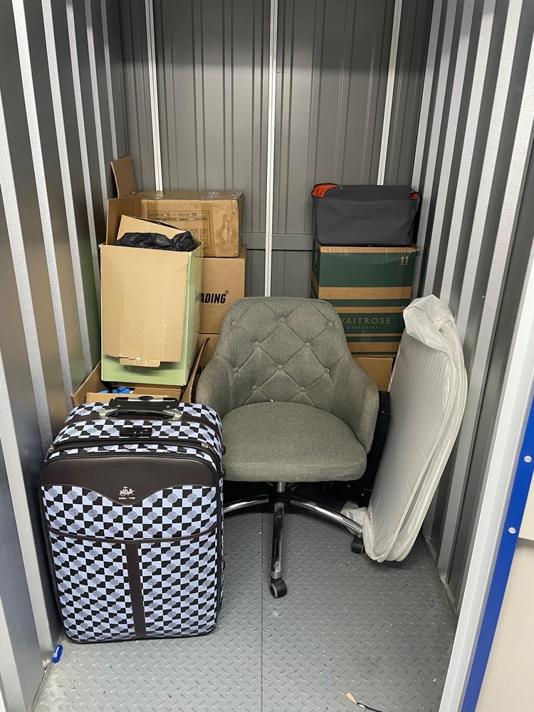 Bow Self storage unit auction IB-2115