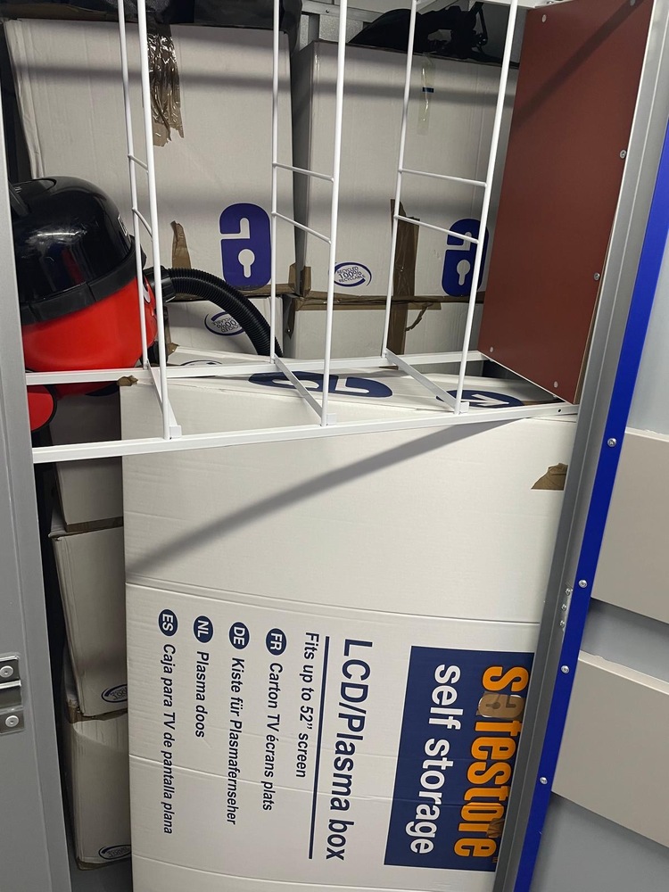 Bow Self storage unit auction IB-6459