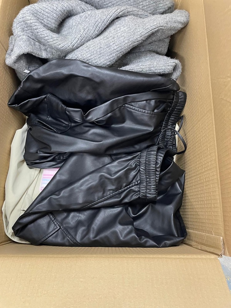 Bow Self storage unit auction IB-6459 13