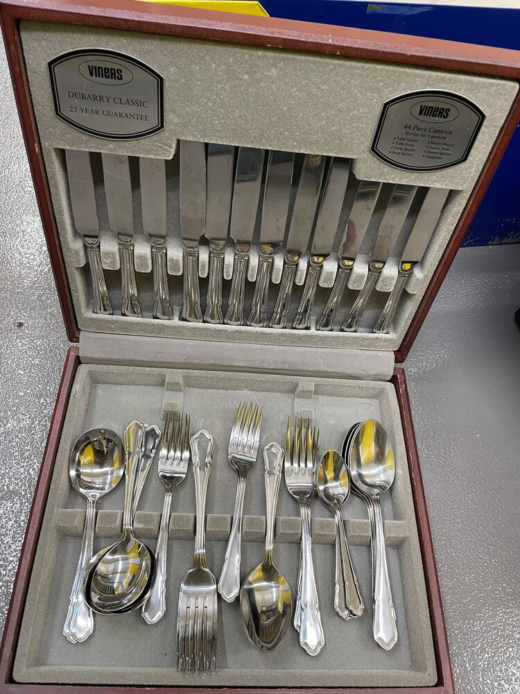Crawley Storage Unit auction IB-1119 12