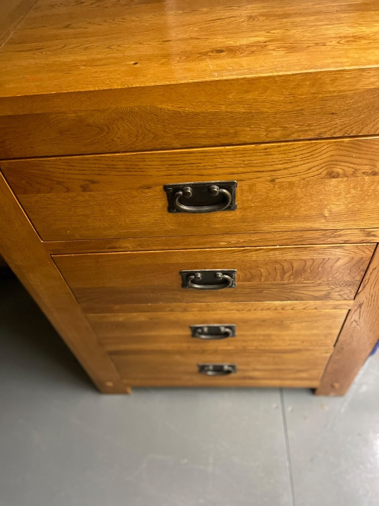 Crawley storage facility unit auction IB-1119 16