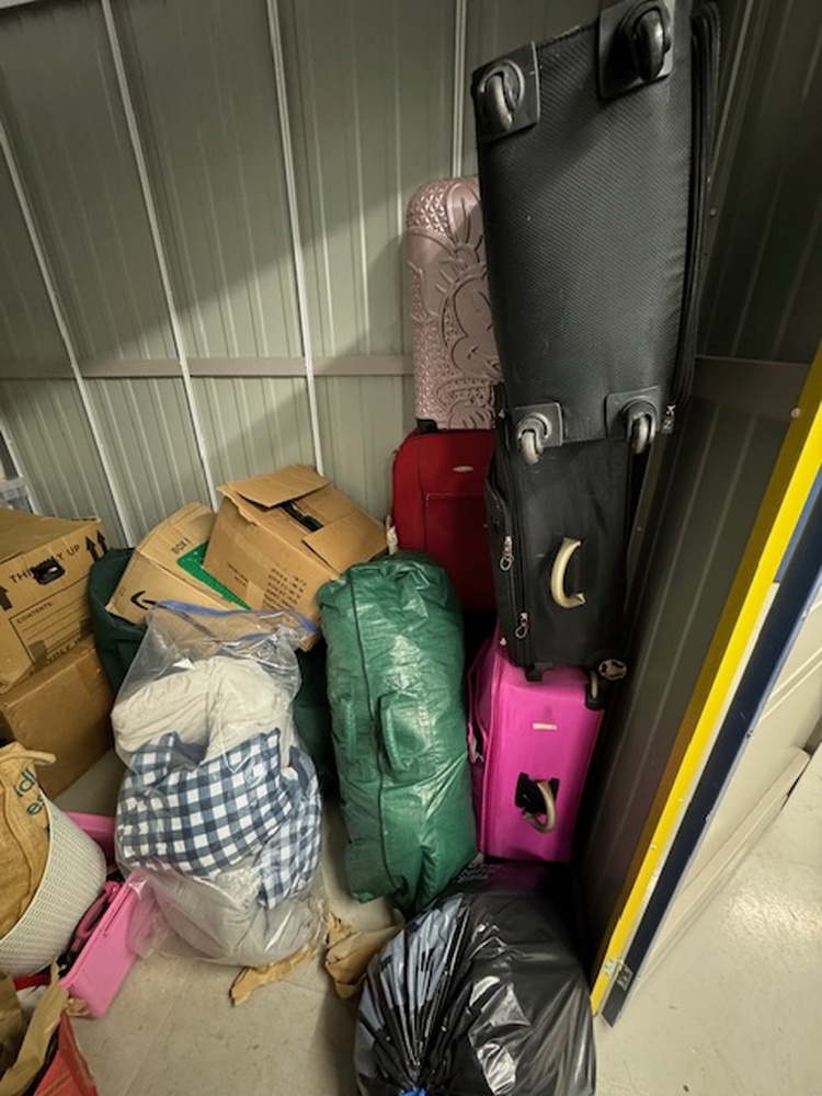 ROCHDALE Storage Unit auction IB-4736