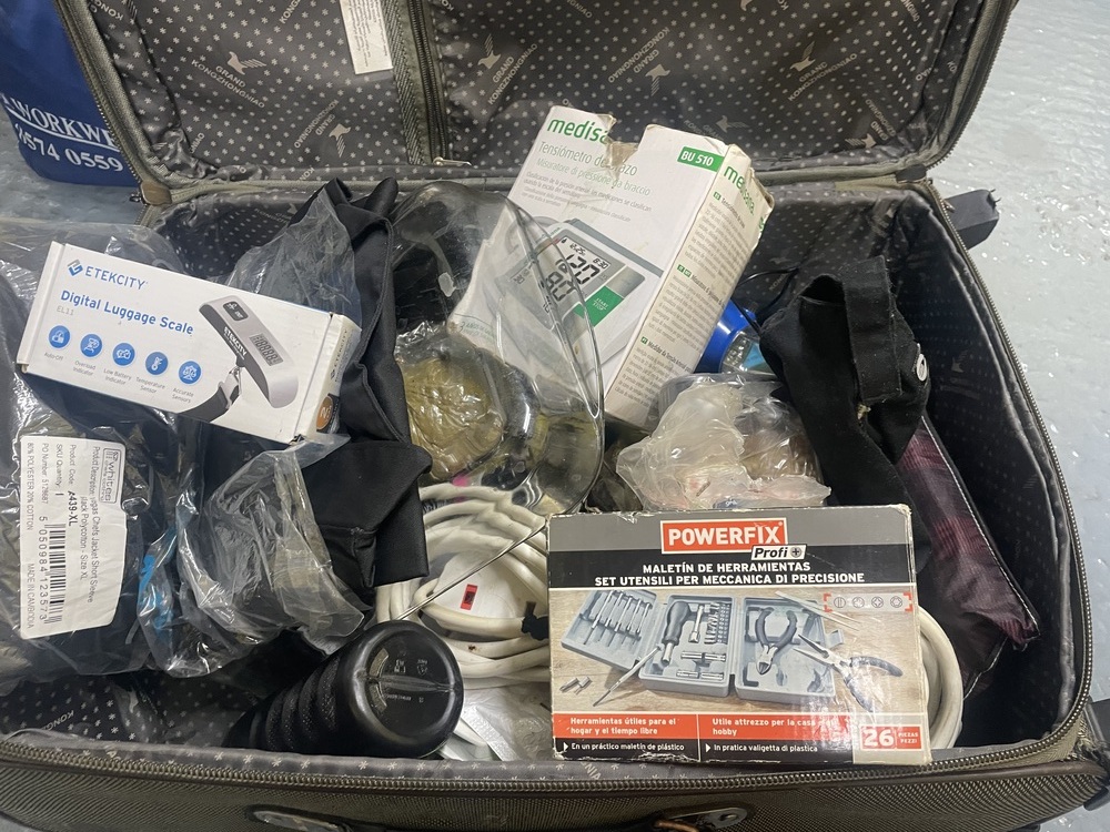 Notting Hill storage facility unit auction IB-2045