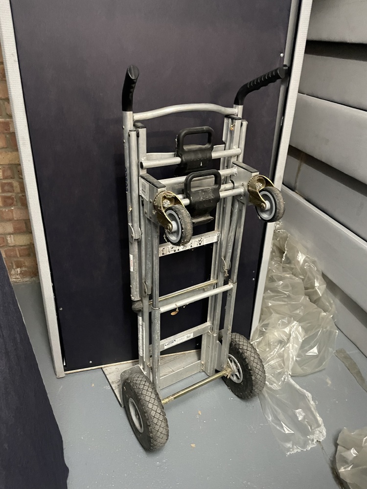 Staples Corner Self storage unit auction IB-9654