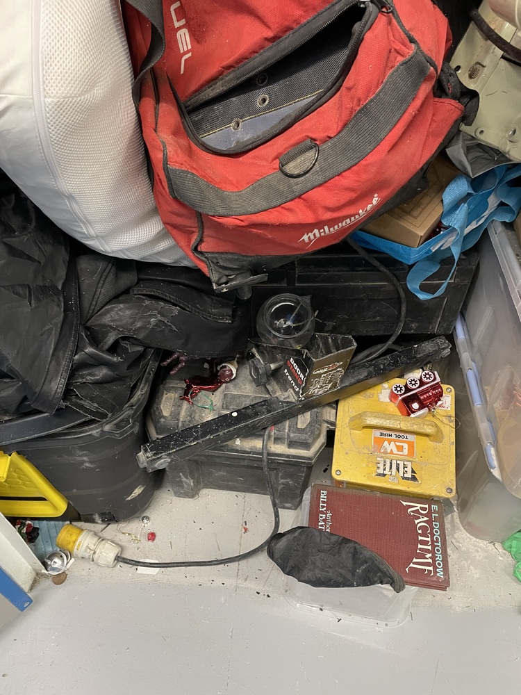 StorageMart Hove Self storage auction IB-8599 14