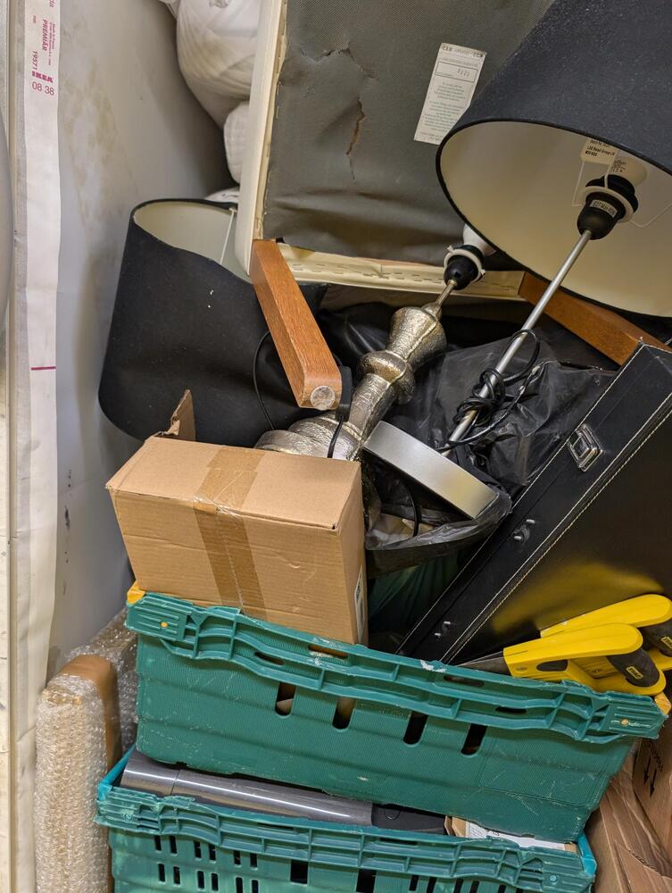 Chiswick storage facility unit auction IB-4481 16