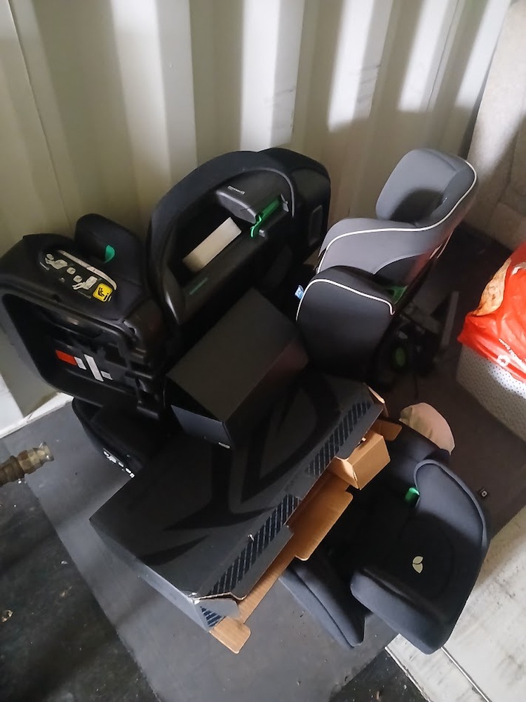 Ludlow Self storage unit auction IB-5658
