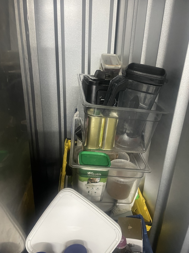 Bow Self storage unit auction IB-1024