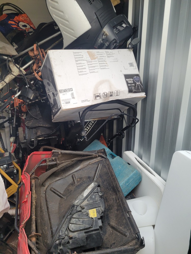 StorageMart Worthing Self storage unit auction IB-9692
