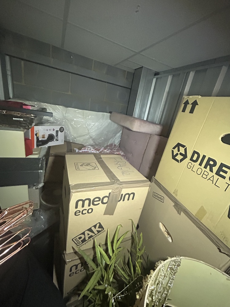Islington  Storage Unit auction IB-5470