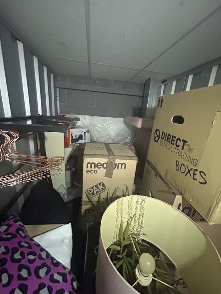 Islington  storage facility unit auction IB-5470