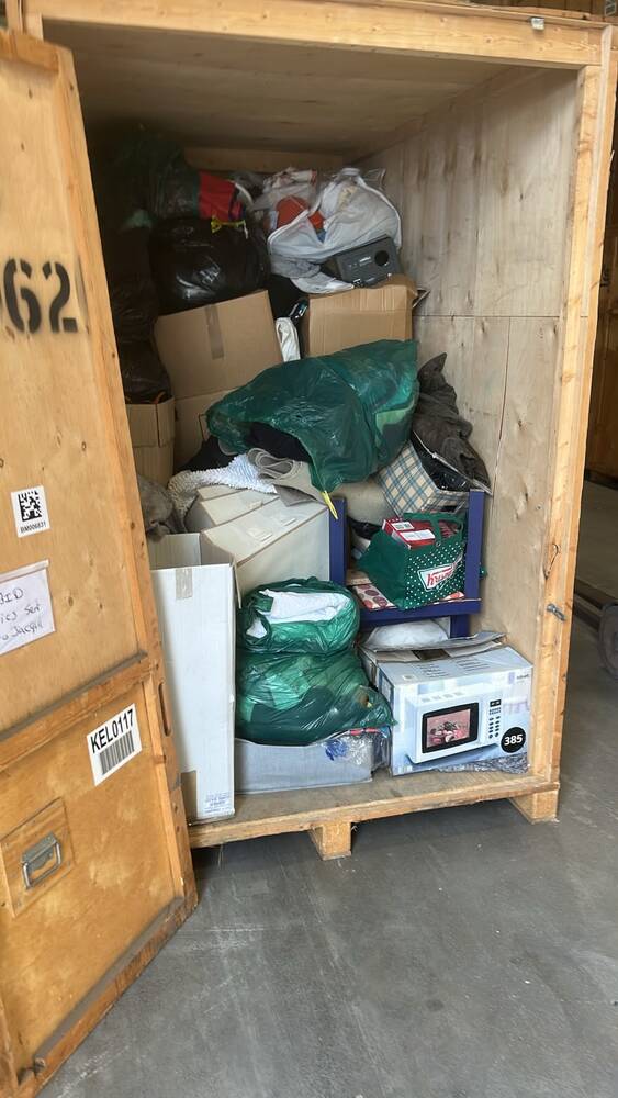 LUTON Storage Unit auction IB-9666