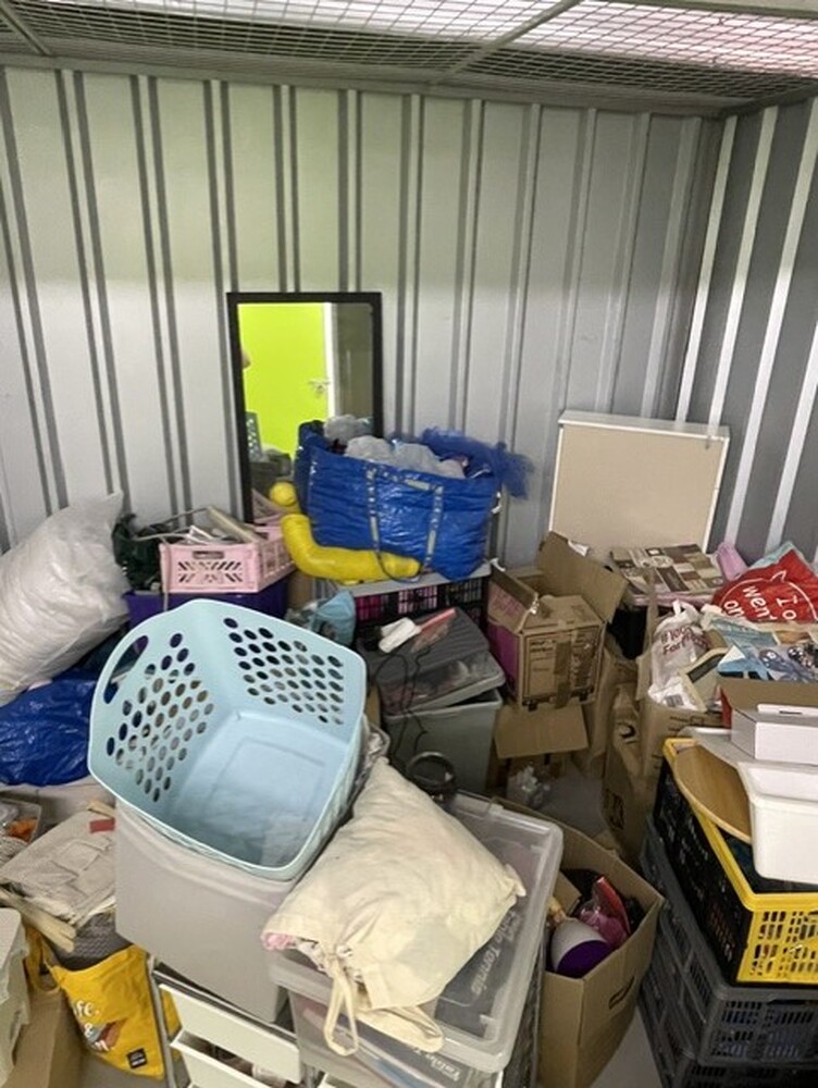 StorageMart Maidstone Self storage auction IB-8687