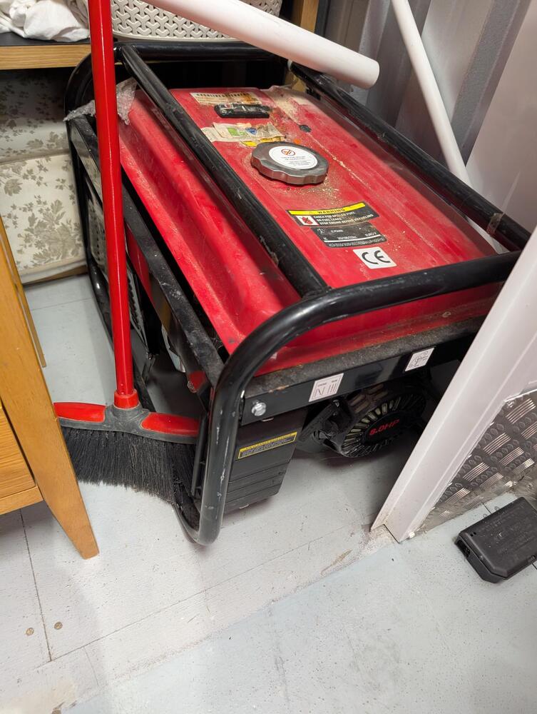 Brighton  Storage auction IB-8932 10