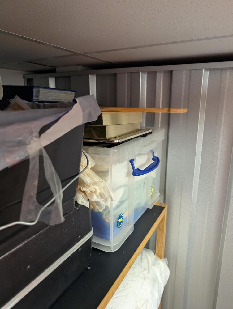 Brighton  Self storage auction IB-8932 14