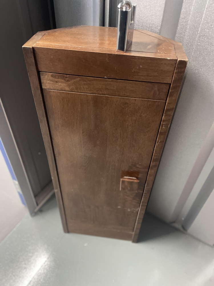 Carshalton storage facility unit auction IB-4463