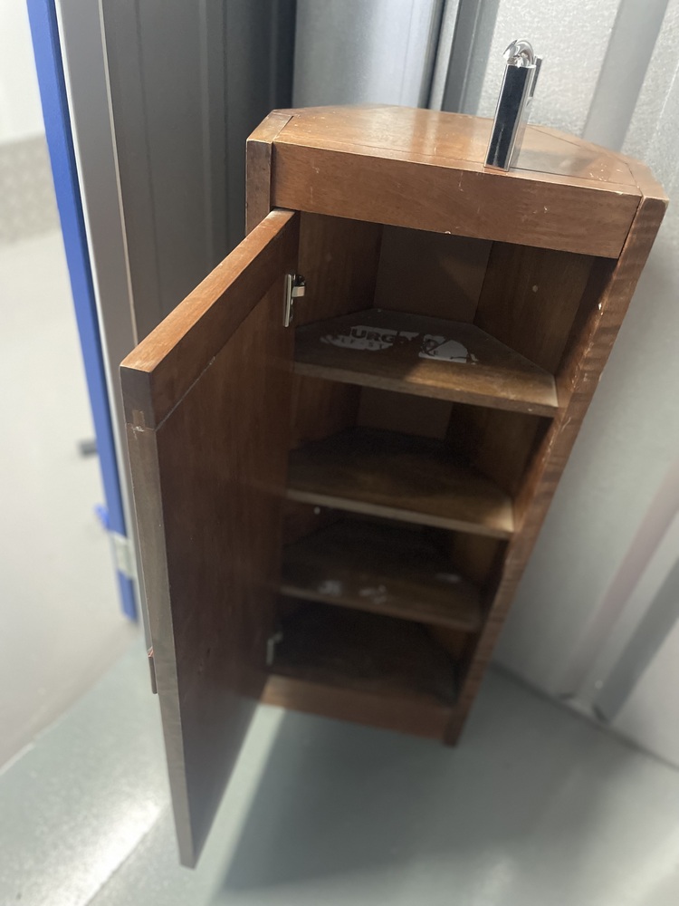 Carshalton Storage auction IB-4463 10